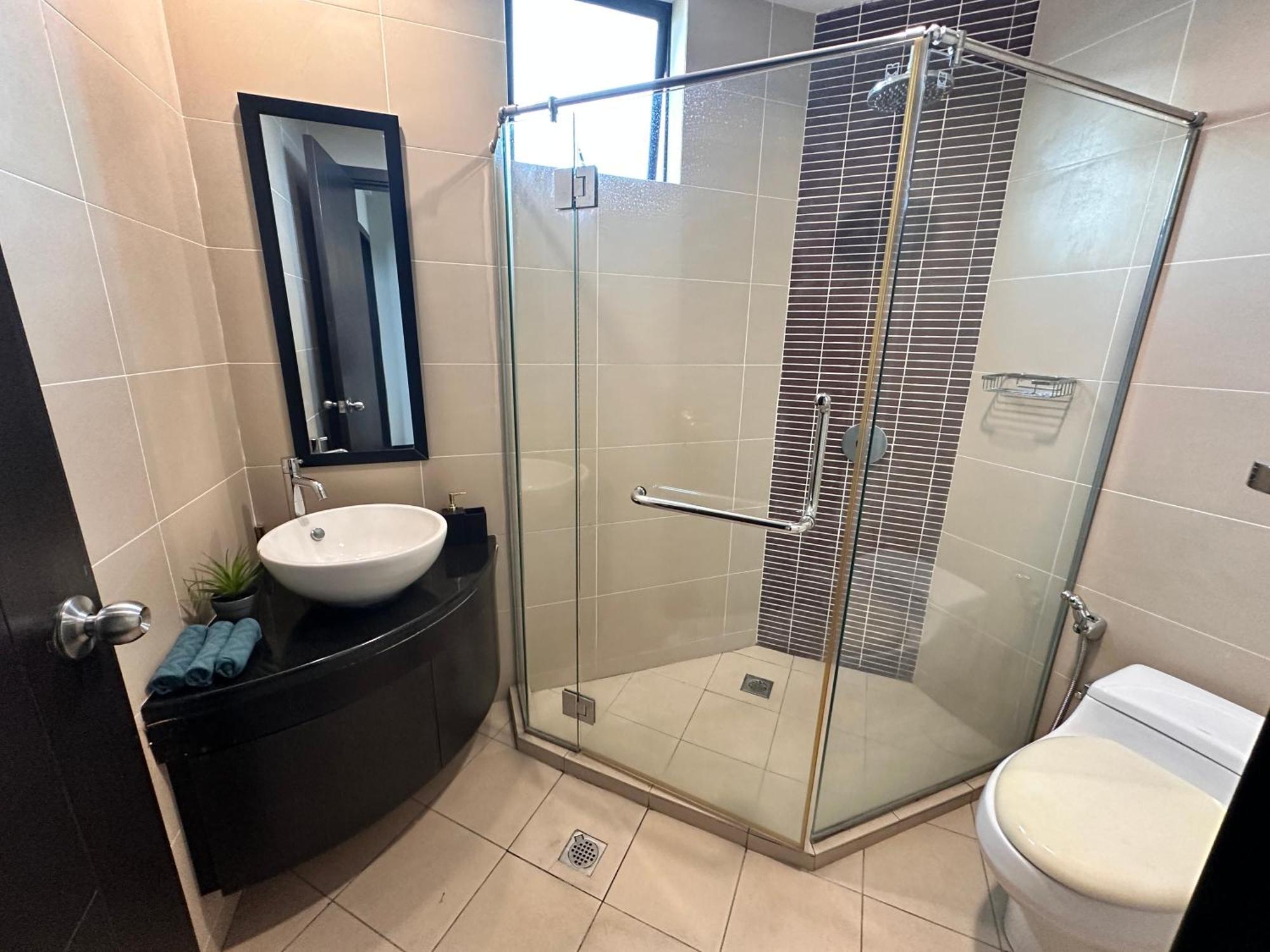 Aa Residen Luxury Condo Homestay 18Mins Walk Tanjung Aru Beach & Golf Course, Not Beach Side Resort Kota Kinabalu Exterior photo